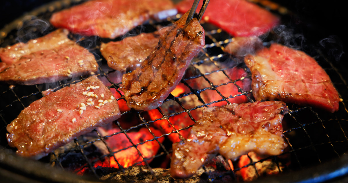 焼肉店の「網交換有料化」が広がる背景に、原価高騰という共通の悩み