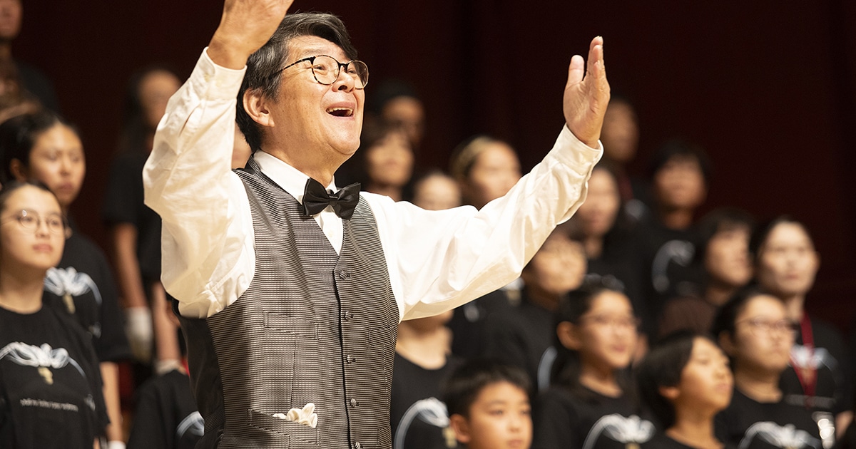 "I hated music because I couldn't hear it" - The expression a deaf instructor discovered that goes beyond sign language (Suzuki Kan) | FRaU