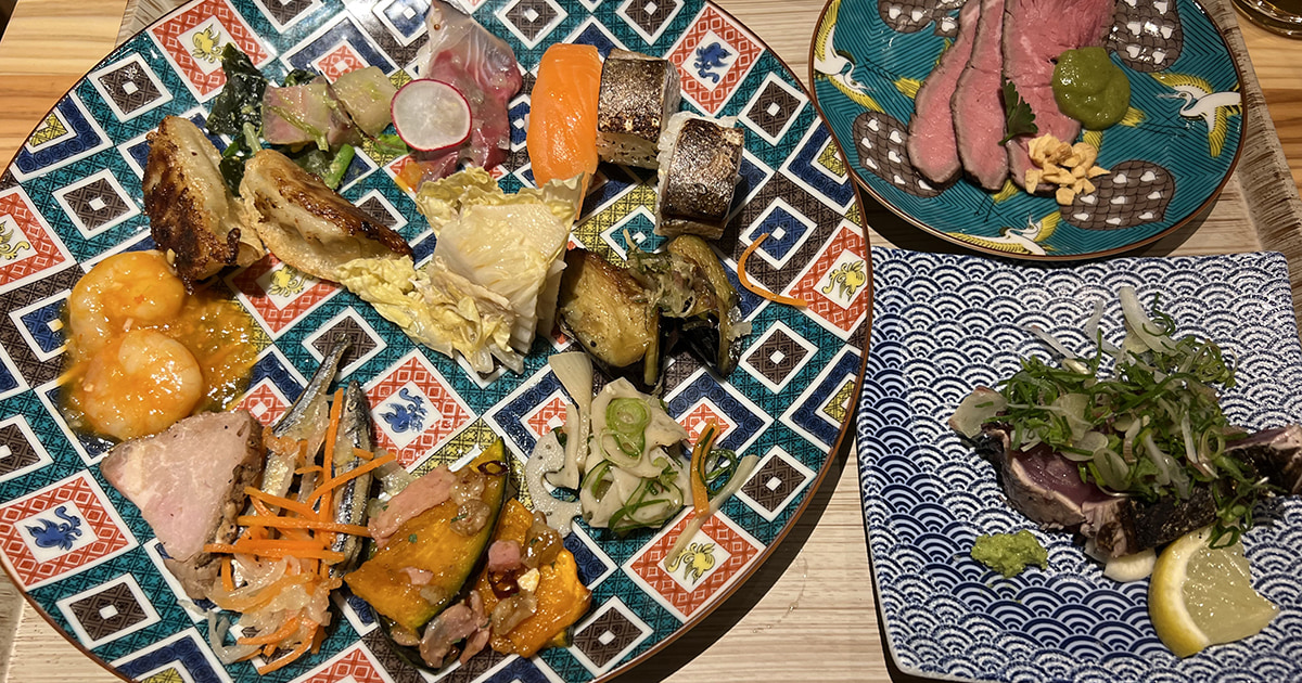 夜は“マイ皿鉢”に「ひろめ市場」、名物餃子で鯨飲馬食（FRaU編集部