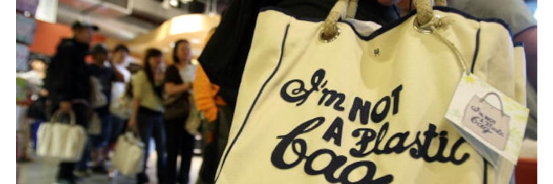 写真】社会現象にもなったエコバッグ「I'm NOT A Plastic Bag」の現在