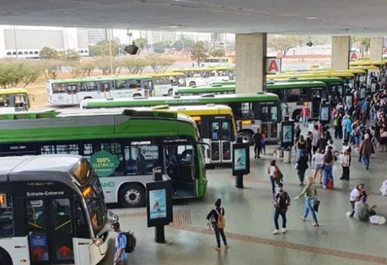 Greve de ônibus paralisa transporte público no DF após impasse nas negociações