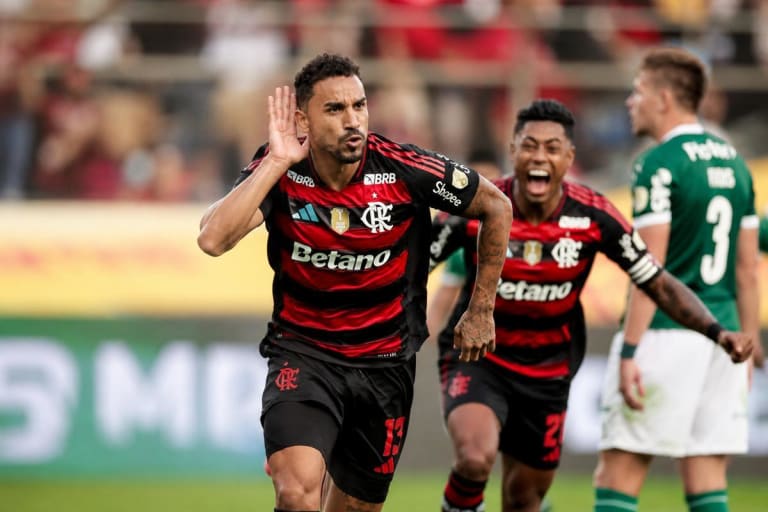Flamengo avança na Libertadores, lidera Brasileirão e projeta gestão estratégica