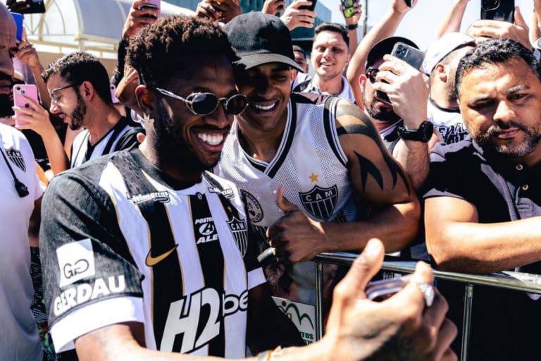 Mercado da bola agita clubes brasileiros com novos reforços para a temporada
