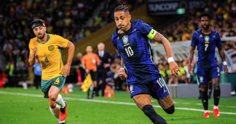 CBF corta Raphinha da seleção brasileira após jogador sofrer lesão na coxa direita