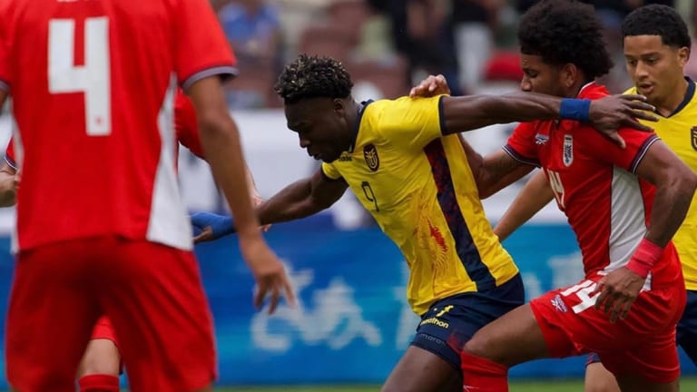 Atacante Anthony Valencia brilha em gol mas perde pênalti em nova derrota do Equador