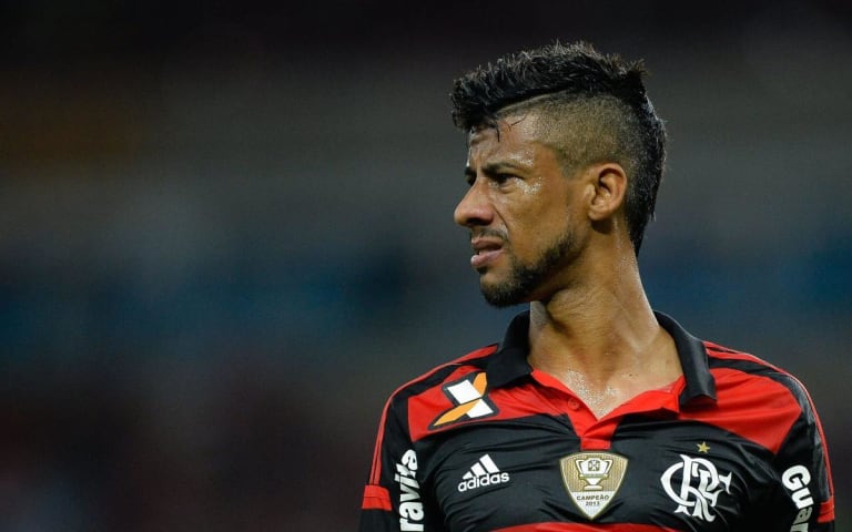 Léo Moura e a marca histórica de gols dos laterais do Flamengo
