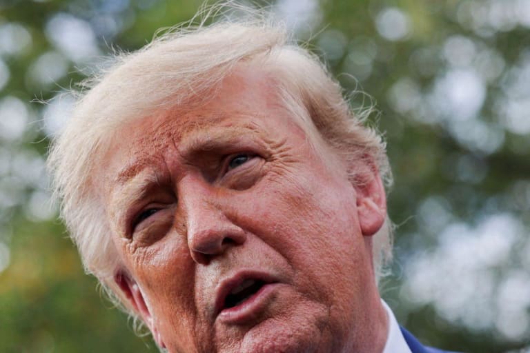Trump atribui alta da gasolina a refinarias nos EUA e na Rússia e descarta Ormuz
