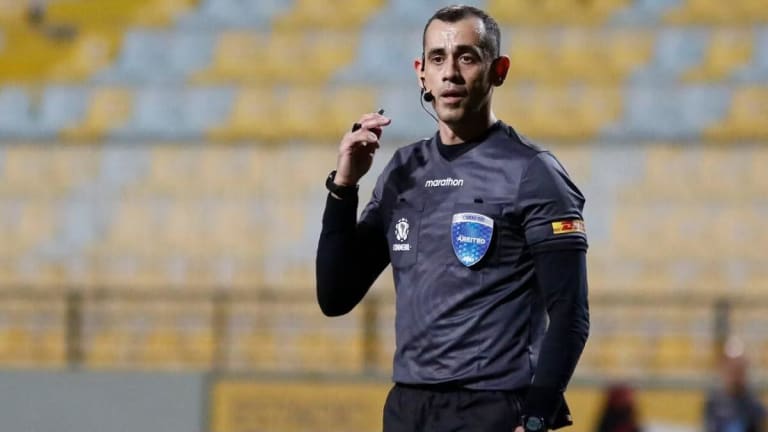 Conmebol escala árbitro que usou VAR caseiro para Estudiantes e Flamengo na Libertadores