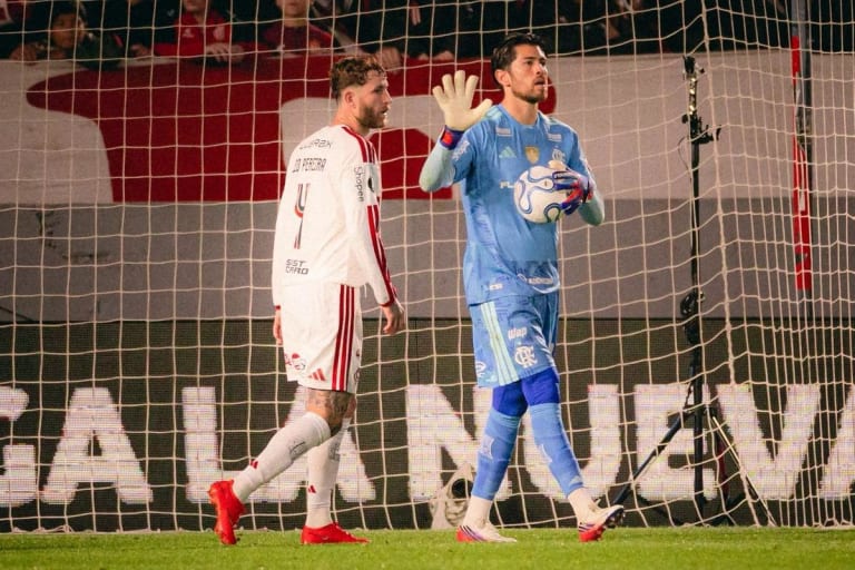 Flamengo empata com Estudiantes na Argentina e decide vaga na final da Libertadores