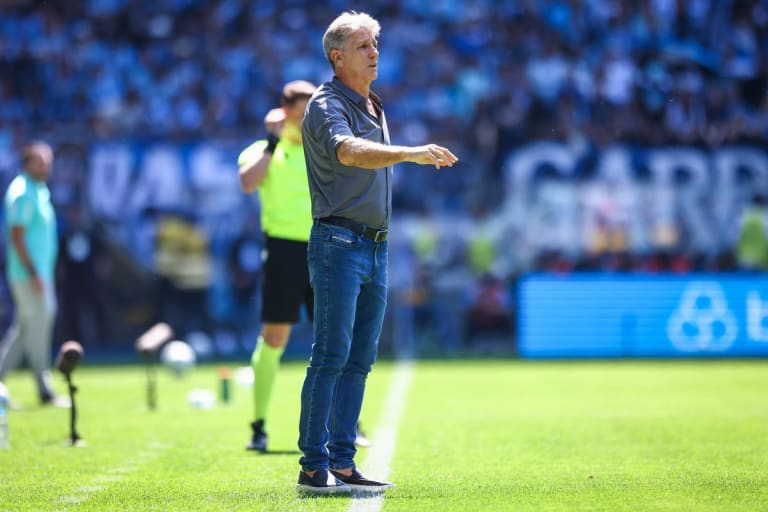 Corinthians, Bahia, Santos e Monterrey disputam a contratação do volante Villasanti, do Grêmio