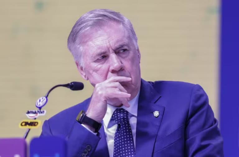 Gary Neville critica escolha de Carrick e aponta Ancelotti como ideal para o Manchester United