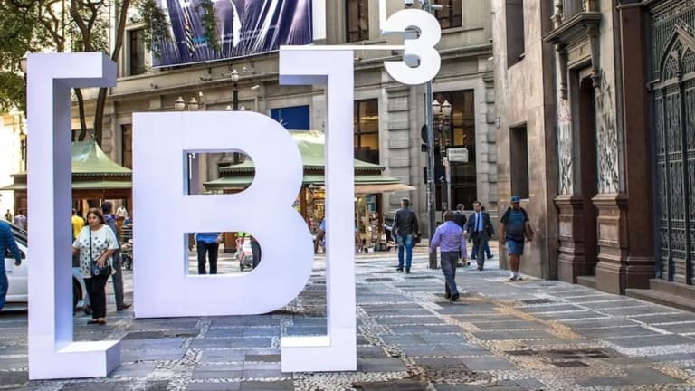 Ibovespa registra quinta queda consecutiva sob pressão da alta do dólar