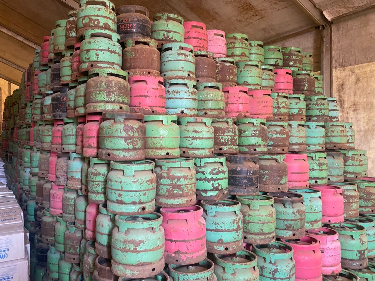 Listing photograph 1 of 1 — 6kg gaz cylinders