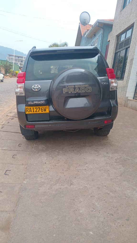 Listing photograph 2 of 2 — TOYOTA LAND CRUISER TXL2012
