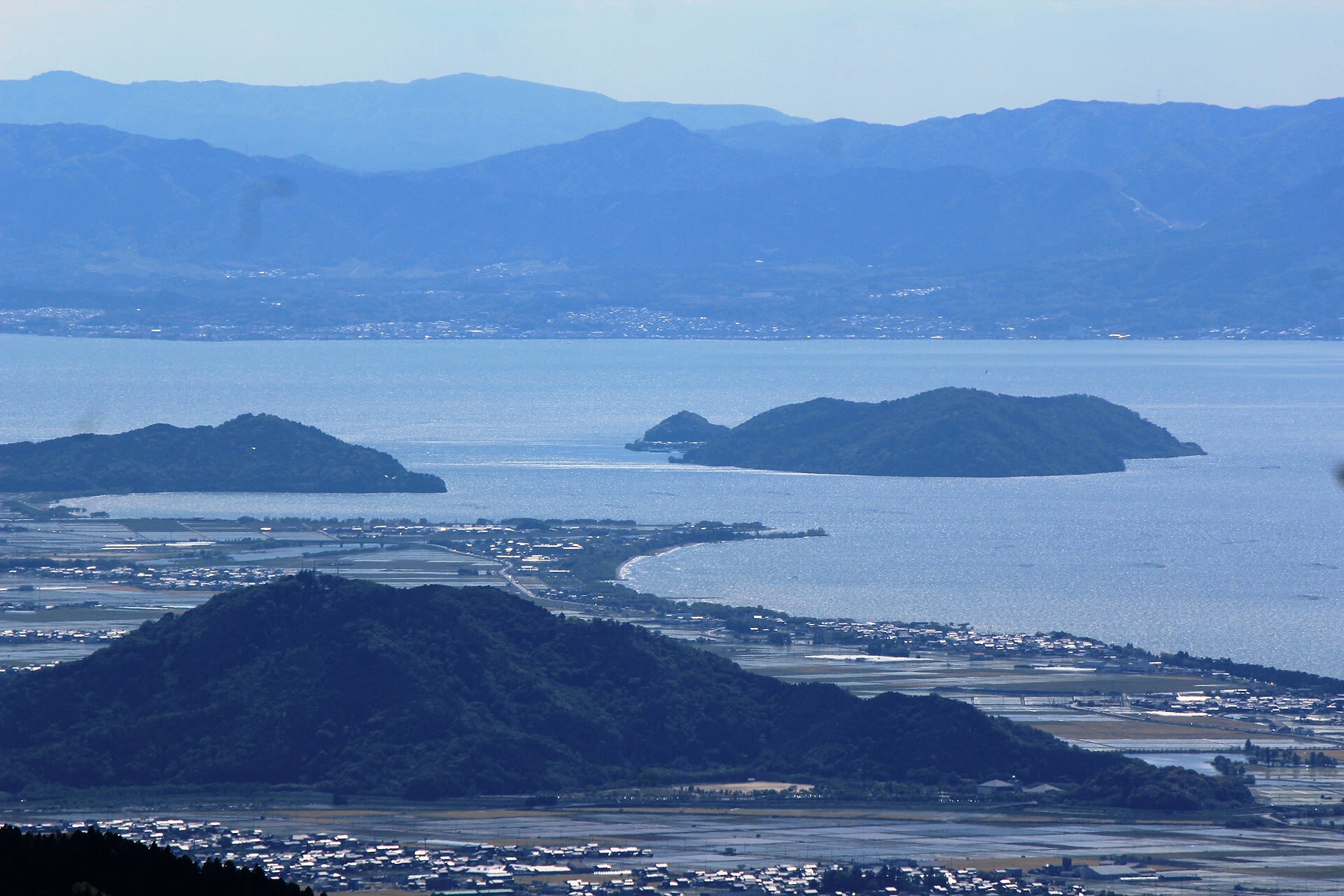 Okishima: Japan's Cat Island on a Freshwater Lake