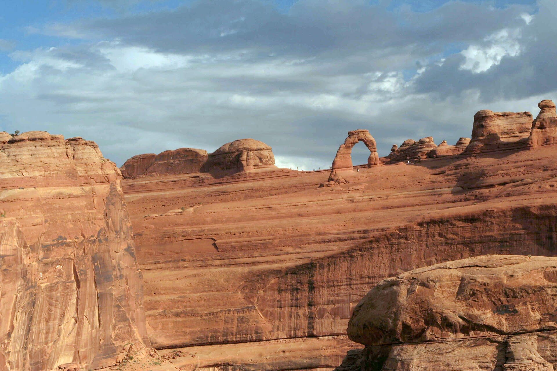 Delicate Arch seen from its viewpoint in Arches National Park