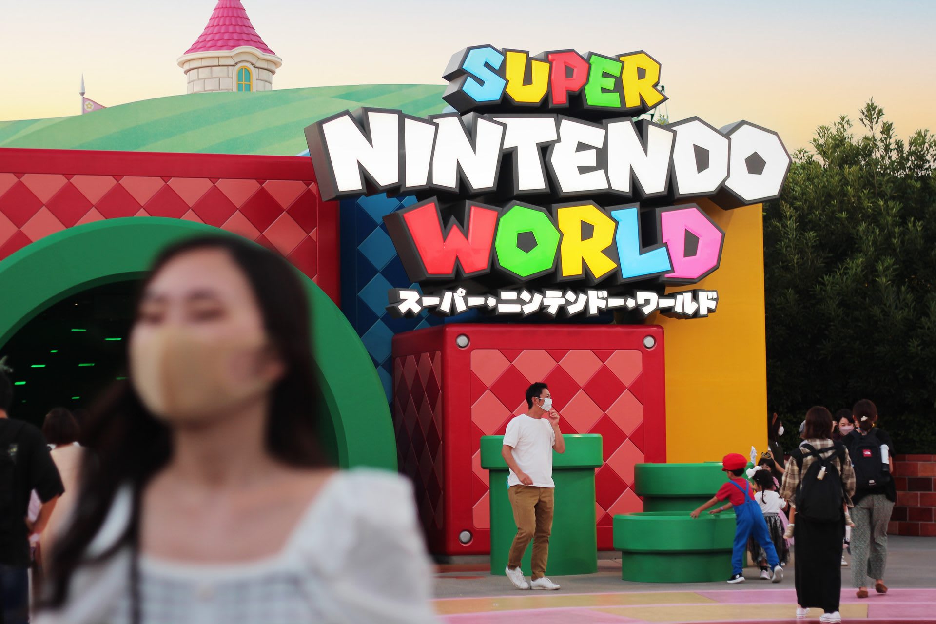 The entrance sign at Super Nintendo World, Universal Studios Japan