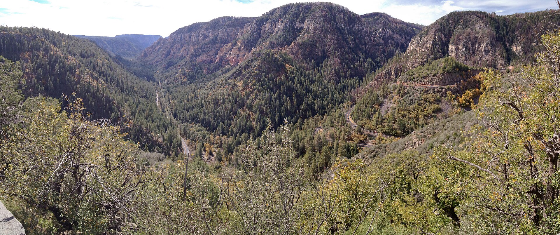 Oak Creek Canyon along the SR-89A scenic route between Sedona and Flagstaff