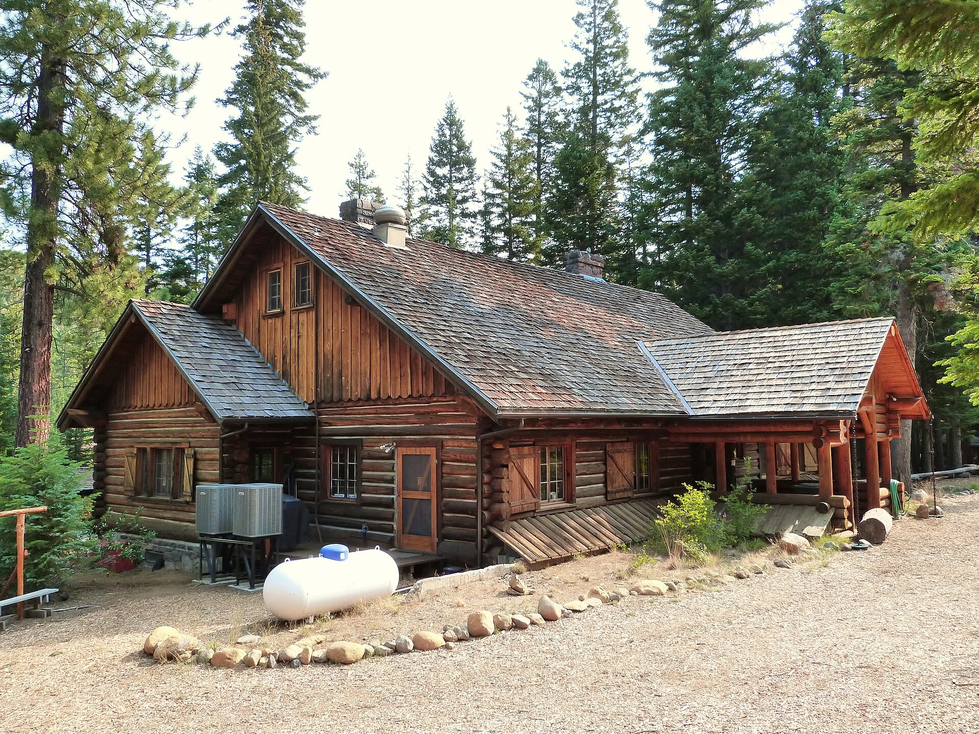Historic Bend Skyliners Lodge set in the forest near Bend, Oregon