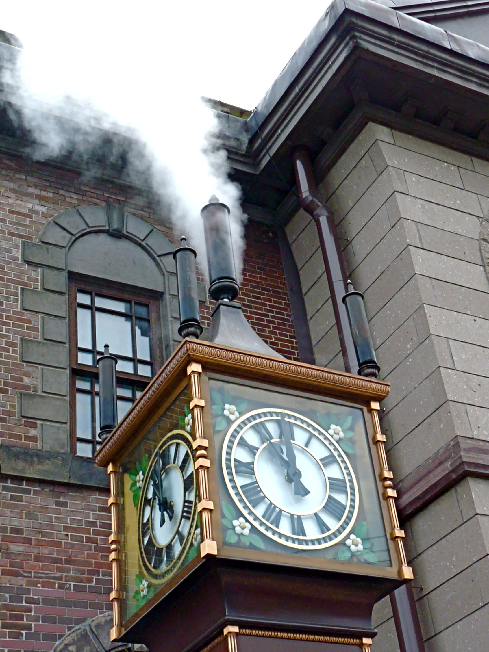 The Otaru Steam Clock, a 1994 gift from Vancouver