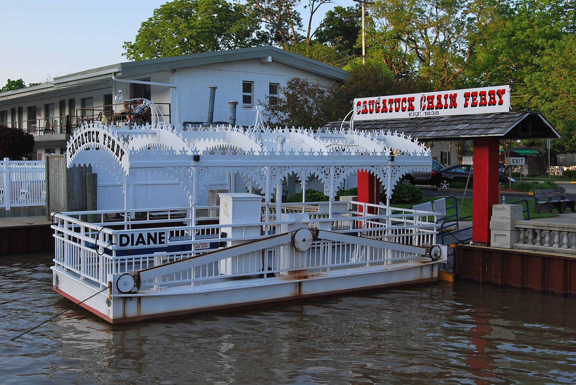 The hand-cranked Saugatuck chain ferry crossing the Kalamazoo River