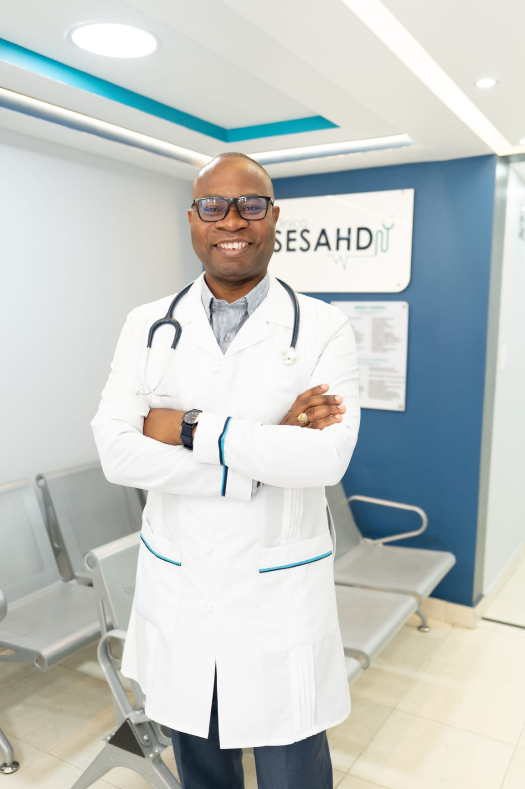 Le Dr Oriol Jean-Baptiste Sainvil : L’Excellence de la Radio-Oncologie au Service de la Vie et de l’Innovation en République dominicaine