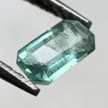 &Eacute;meraude octogonal, 5 x 3 x 2 mm, 0.30 ct
