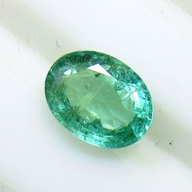 Emerald oval, 7 x 6 x 3 mm, 1.11 ct