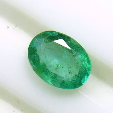Emerald oval, 8 x 6 x 3 mm, 1.20 ct
