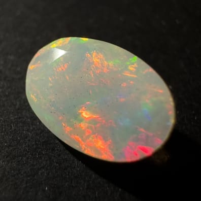 &Auml;thiopischer Opal Farbspiel, Oval, 10 x 6 x 4 mm, 1,31 ct