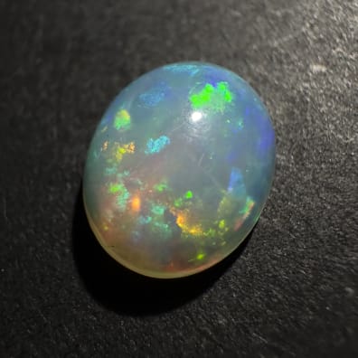 &Auml;thiopischer Opal Farbspiel, Ovaler Cabochon, 9 x 7 x 4 mm, 1,73 ct