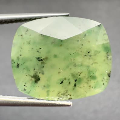 Hydrogrossularer Granat Gelblich gr&uuml;n, Kissen, Pakistan, 15 x 12 x 6 mm, 9,33 ct