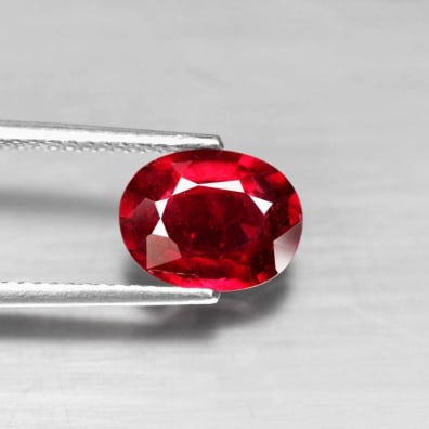 Rubin behandelt oval, 8 x 6 mm, 2.18 ct, Madagaskar