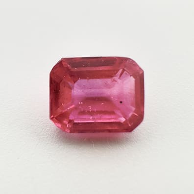 Rubin behandelt Rosenrot, achteckig, Mosambik, 6 x 5 mm, 1.07 ct