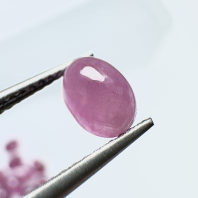 Rubin unbehandelt ros&eacute;-rot, oval, Cabochon, Myanmar, 7 x 5 mm, ~1.40 ct