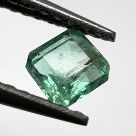 &Eacute;meraude octogonal, 4 x 4 x 2 mm, 0.35 ct