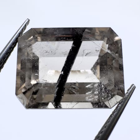 Quartz avec inclusions fum&eacute; avec Actinolite noire, 15 x 12 x 9 mm, 12.70 ct
