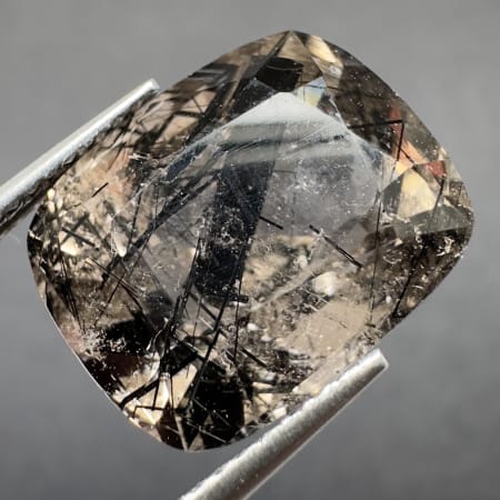 Quartz avec inclusions fum&eacute;, coussin, Pakistan, 14 x 11 x 9 mm, 9.58 ct