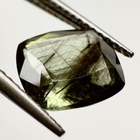 P&eacute;ridot  Rutile vert et noir, coussin, Pakistan, 9 x 8 x 4 mm, 2.77 ct