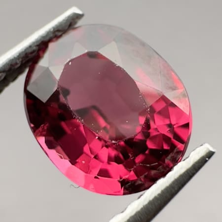 Rhodolite Garnet Oval, Cherry Pink, Madagascar, 7 x 6 x 4 mm, 1.53 ct, IF