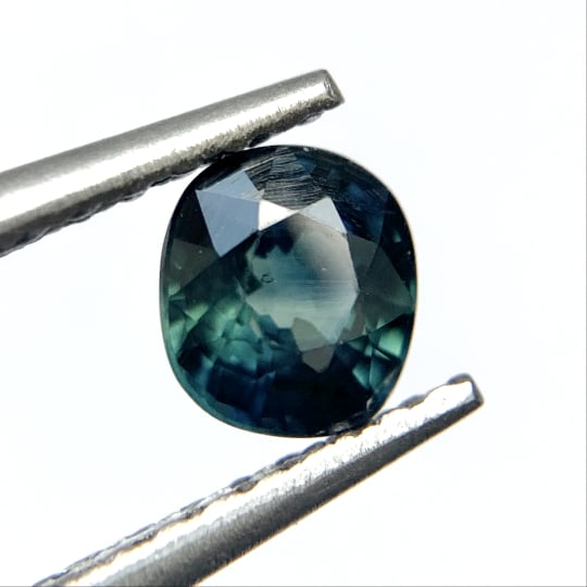 Sapphire Bleu vert, chauff&eacute;, ovale, Australie, 0.51 ct