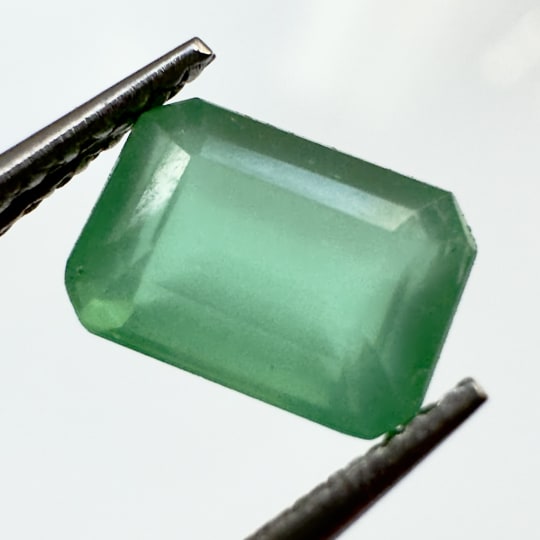 &Eacute;meraude octogonal, 7 x 5 x 4 mm, 1.20 ct