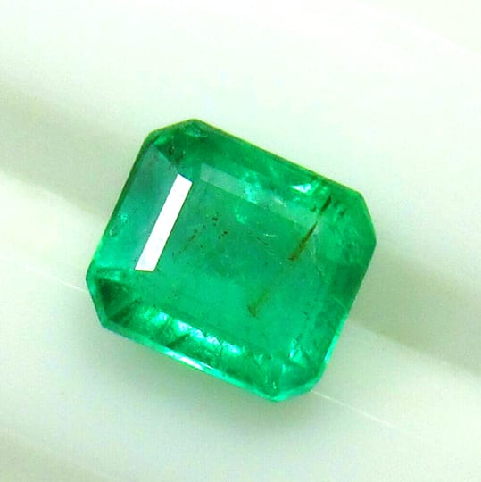 &Eacute;meraude octogonal, 7 x 6 x 4 mm, 1.56 ct