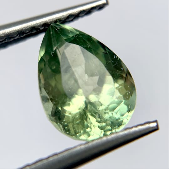 Apatite poire, 8 x 6 x 5 mm, 1.68 Ct