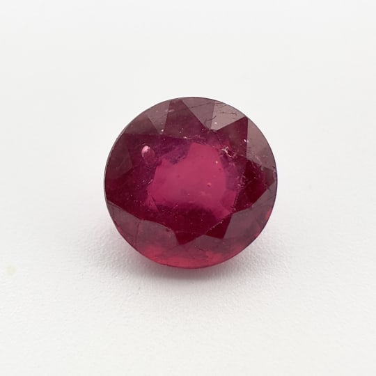 Rubis trait&eacute; rouge, ronde, Madagascar, 6 x 6 mm, 1.88 ct