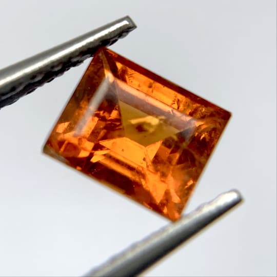 Grenat spessartite baguette, 6 x 5 mm, 1.33 ct, Namibie