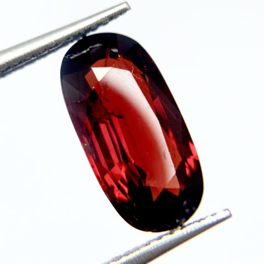 Grenat spessartite coussin, 14 x 7 mm, 5.20 ct, Namibie