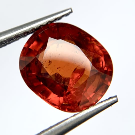 Grenat spessartite coussin, 9 x 8 mm, 3.67 ct, Namibie
