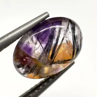 Quartz avec inclusions Am&eacute;thyste avec Rutile Noir, Cabochon, Norv&egrave;ge, 10 x 7 x 4 mm, 2.35 ct