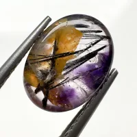 Quartz avec inclusions Am&eacute;thyste avec Rutile Noir, Cabochon, Norv&egrave;ge, 10 x 7 x 4 mm, 2.35 ct